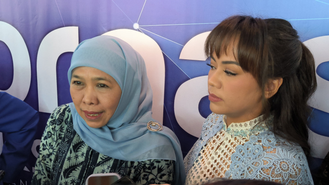 Eks Gubernur Jawa Timur Khofifah Indar Parawansa (kiri) di acara Rakornas PAN di Hotel JS Luwansa, Jakarta Selatan, Jumat, 10 Mei 2024