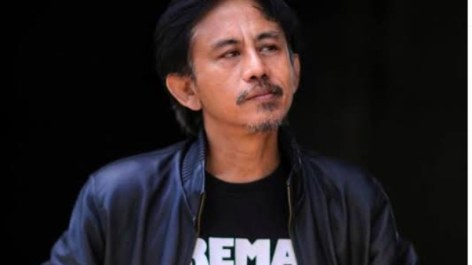La Unidad Antinarcóticos de la Policía Metropolitana de Yakarta Occidental arrestó al actor principal Epi Kusnandar por posesión de drogas. 