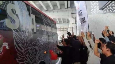 Los aficionados reciben en el aeropuerto a la selección indonesia sub-23