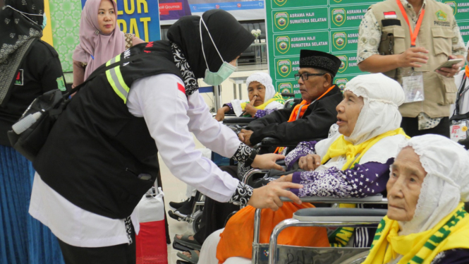 Jemaah haji kloter satu asal Palembang dan Musi Banyuasin tiba di Embarkasi Palembang.