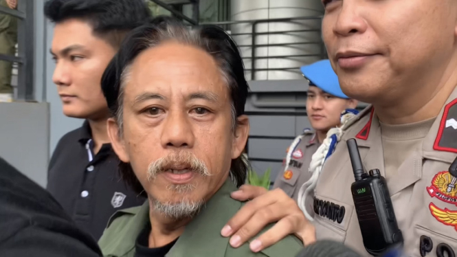 Artis Senior Epy Kusnandar 'Preman Pensiun' dan temannya, Yogi Gamblez 'Serigala Terakhir' tertangkap atas kasus kepemilikan ganja dan kini menjalani pemeriksaan setelah tertangkap, Sabtu 11 Mei 2024. 