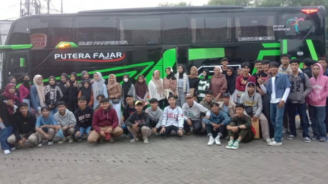 Foto siswa-siswi SMK Lingga Kencana Depok saat darmawisata ke Lembang Bandung
