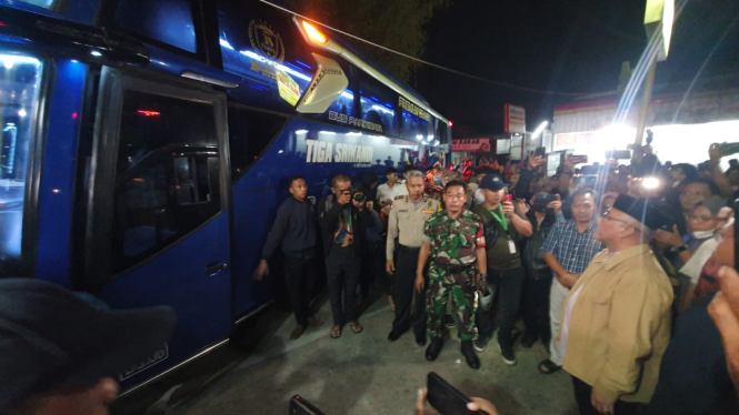 Rombongan bus SMK Lingga Kencana yang selamat tiba di Depok