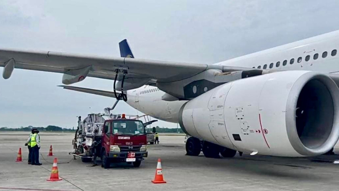 Pelayanan pengisian bahan bakar Avtur di Bandara Kualanamu.(istimewa/VIVA)