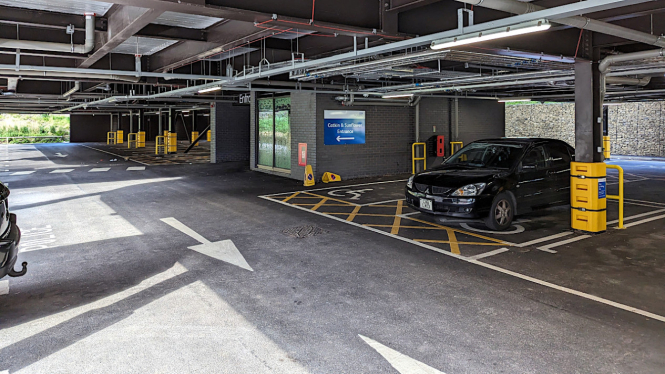 Area parkir rumah sakit di Inggris yang larang mobil listrik