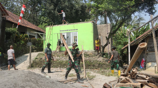 VIVA Military: Soldados Kodim 619 Maung en TMMD 120