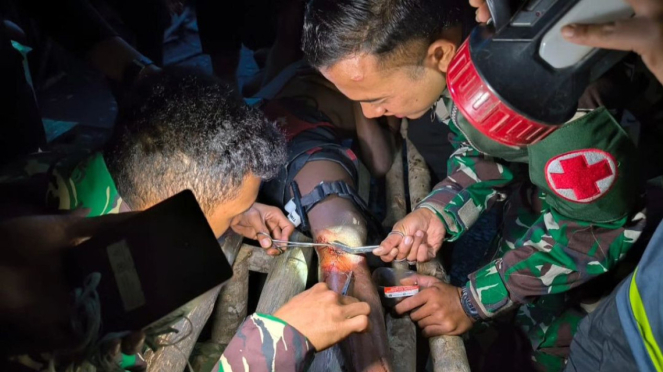 VIVA Militar: Tropas de Cocodrilos de Revestimiento Blanco curan heridos 