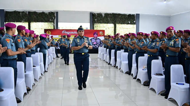 VIVA Military: KSAL Muhammad Ali fue recibido por cientos de oficiales navales en Chilandak