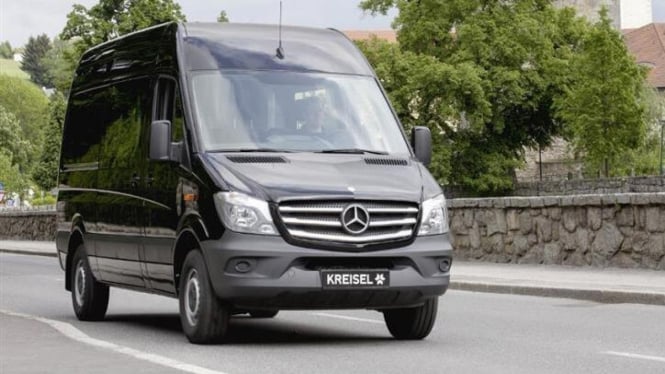 Ilustrasi Mercedes Benz Sprinter 315 CD