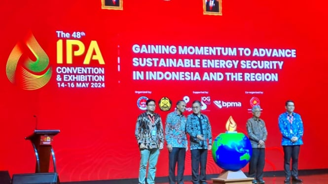 Menteri ESDM di acarav'The 48th IPA Convention & Exhibition (IPA Convex) 2024', yang digelar di ICE BSD City, Tangerang, Banten, Selasa, 14 Mei 2024