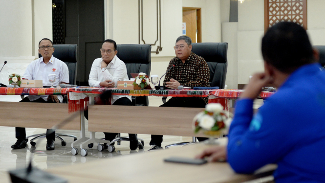 Kemkominfo dan KONI bahas kesiapan Media Center dalam peliputan PON 2024, berlangsung di Kantor Gubernur Sumut.(dok Pemprov Sumut)