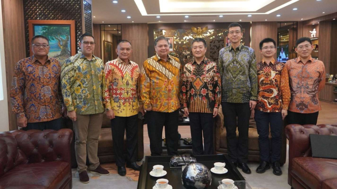 Airlangga dan Sekjen Golkar Didampingi Dave Laksono,  Menerima Dubes Tiongkok