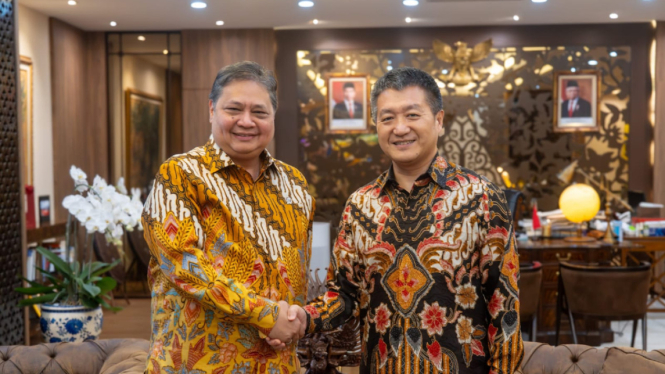 Menko Perekonomian Airlangga Hartarto bertemu Duta Besar China untuk Indonesia YM. Lu Kang. 