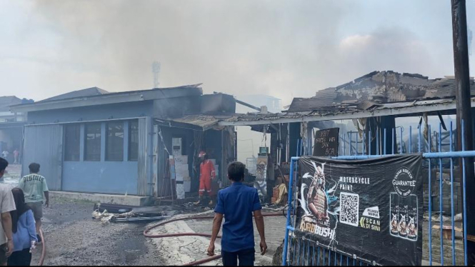 Kebakaran di toko bangunan di Kelurahan Baktijaya, Depok
