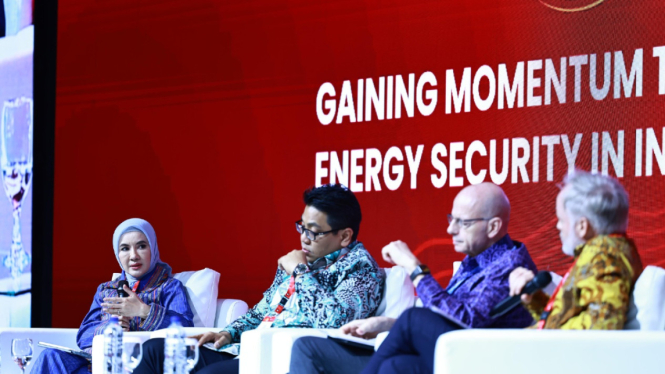 Direktur Utama Pertamina, Nicke Widyawati dalam sharing session CEO Forum di IPA Convex 2024