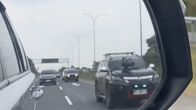 Viral Pajero Sport pakai Strobo dan Aksesori Senapan Mesin