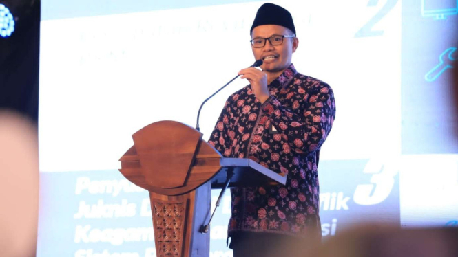 Direktur Urusan Agama Islam dan Pembinaan Syariah Kemenag, Adib