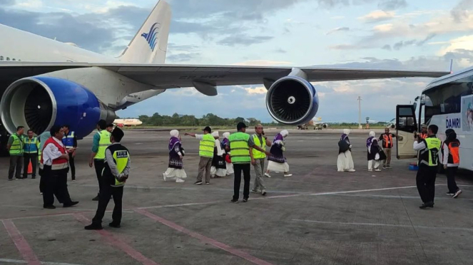 VIVA Militar: O motor do avião Garuda foi danificado no Aeroporto Sultan Hasanuddin 