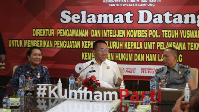 Dirpamintel Ditjen Pas Kemenkumham Kombes Teguh Yuswardhie (tengah)