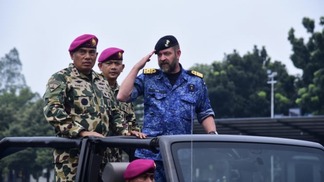 VIVA Militer: KSAL Belanda Vice Admiral Rene Tas kunjungi Markas Korps Marinir