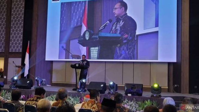 Menteri Agama Yaqut Cholil Qoumas dalam acara peluncuran Program Prioritas Direktorat Jenderal Bimbingan Masyarakat Katolik di Gedung Konferensi Waligereja Indonesia, Jakarta, Kamis, 16 Mei 2024.