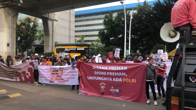 Aksi damai di depan Mabes Polri, dukung Kapolri tindak aksi Premanisme