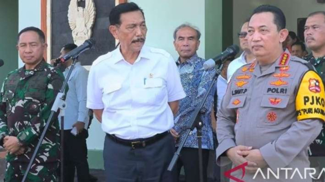 Panglima TNI, Luhut Binsar Pandjaitan, dan Kapolri di Bali