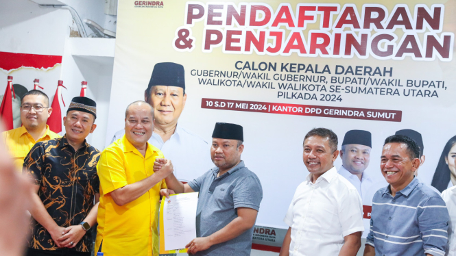 Tim Ijeck saat mengembalikan formulir pendaftaran Bacalon Gubernur Sumut 2024, ke DPD Gerindra Sumut.(istimewa/VIVA)