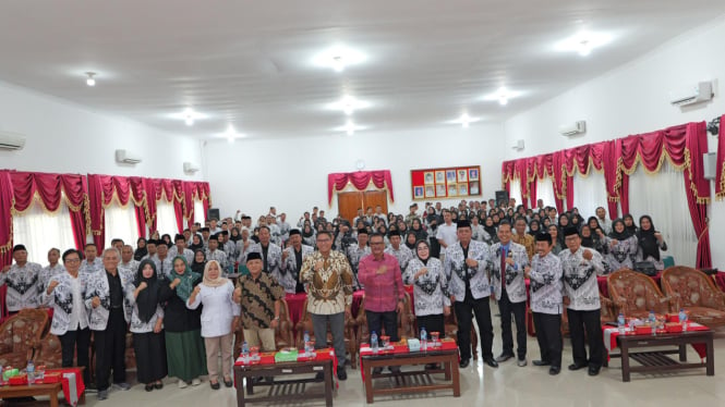 Bupati Grobogan Sumarni dan Ketua DPD Partai Gerindra Jawa Tengah Sudaryono