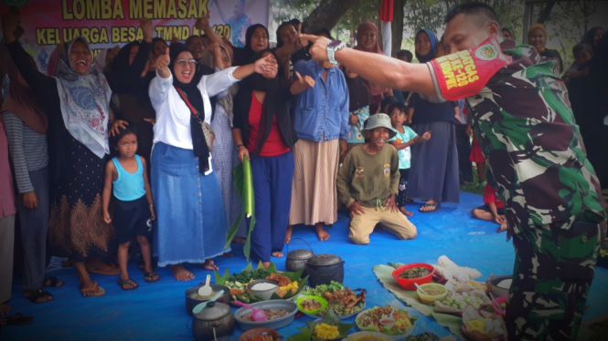 VIVA Militer: Raja Aibon dan emak-emak Desa Gurudug