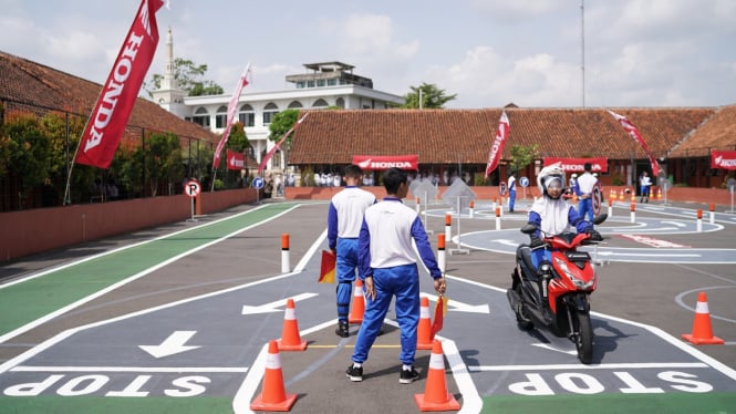 Safety Riding Lab Astra Honda di Tasikmalaya