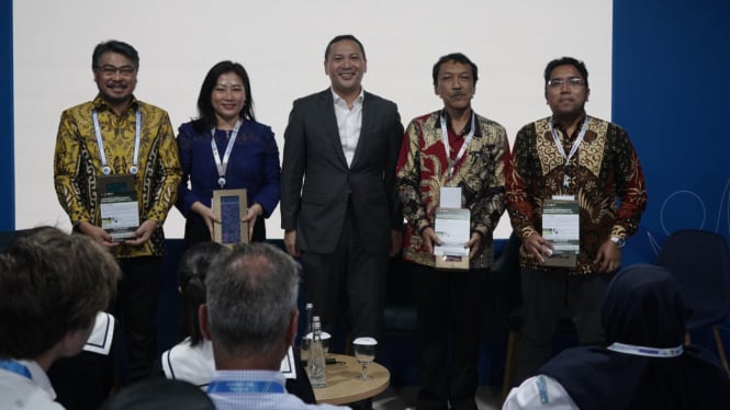 Diskusi panel bertajuk “Indonesia’s Energy Transition Roadmap” 