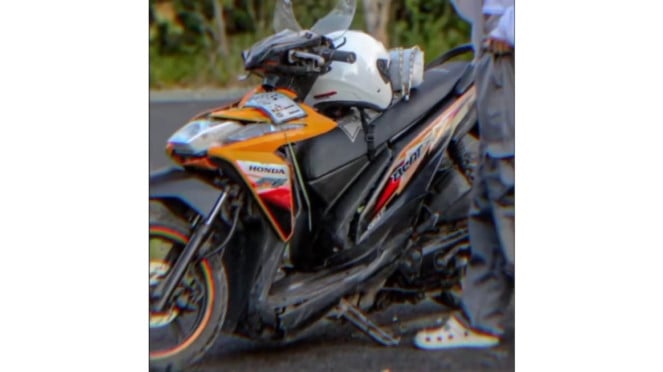 Viral aksi cornering pemotor wanita berhijab pakai motor Honda Beat