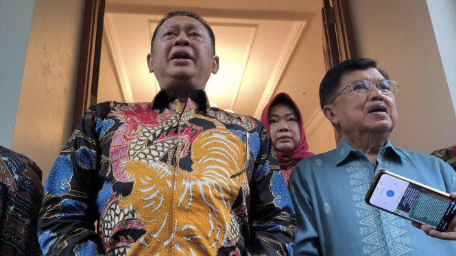 Ketua MPR RI Bambang Soesatyo alias Bamsoet menyambangi Wakil Presiden RI ke-10 dan 12, Jusuf Kalla (JK) di kawasan Jakarta Selatan, Rabu, 22 Mei 2024