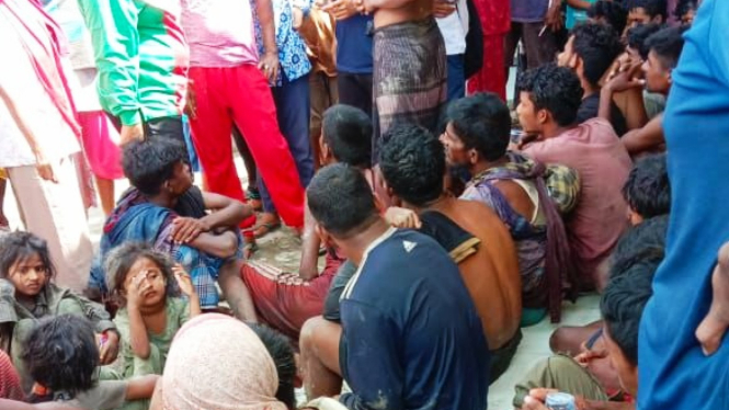 Sekitar 51 etnis Rohingya saat berlabuh di Kabupaten Langkat.(istimewa/VIVA)