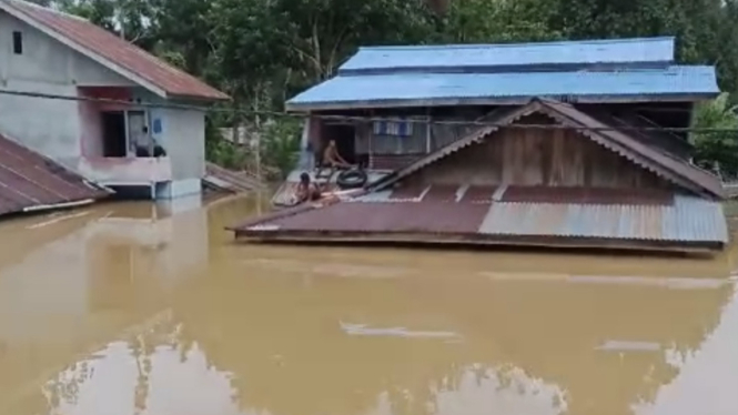 Sebanyak 300 rumah terendam banjir di Kecamatan Kuala Behe, Kabupaten Landak, Kalbar
