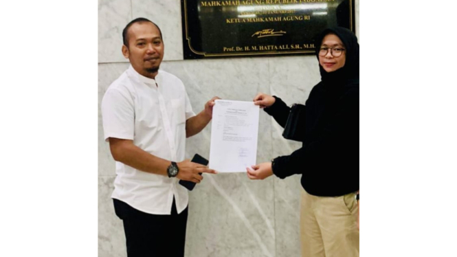 Tim kuasa hukum PT ABM memasukan surat pemberitahuan penetapan tersangka ke MA