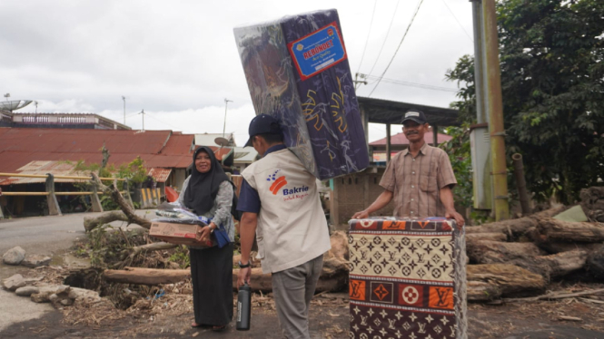 Bakrie Amanah berikan bantuan untuk korban banjir bandang di Sumbar