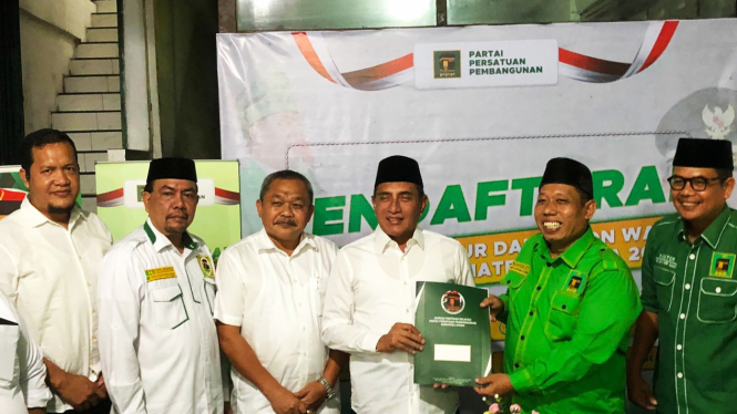 Bacalon Gubernur Sumut, Edy Rahmayadi mendaftarkan diri ke DPW PPP Sumut.(B.S.Putra/VIVA)
