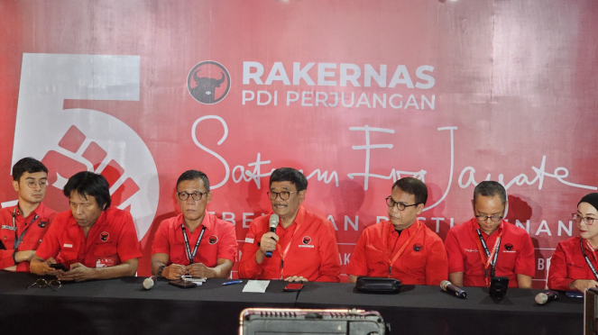 Presidente del comité directivo (SK) de la quinta reunión de trabajo nacional del PDIP (Rakernas) Djarot Saiful Hidoyat