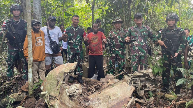 VIVA Military: Forças TNI Spear Sakti encontram destroços de avião 