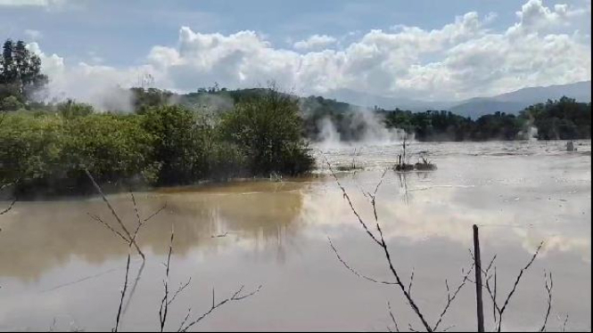 Erupsi Kawah Nirwana yang berada di Kecamatan Suoh Lampung Barat