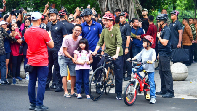 Momen Presiden Jokowi Bersepeda Dengan Ethes di Jogja
