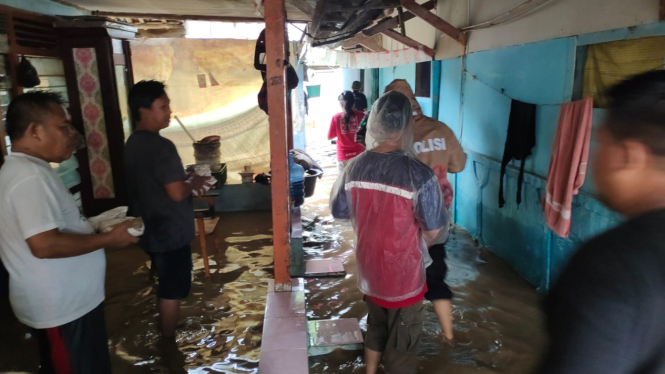 Pemukiman warga di aliran sungai cisadane yang terdampak banjir akibat luapan air