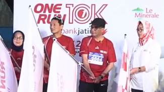 Sandiaga Uno lidera corredores em uma corrida de 10K Classe 5K com Pantun