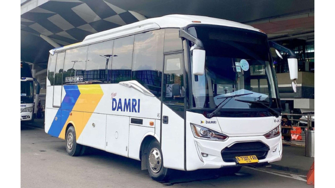 Bus DAMRI ukuran Medium rute Ciputat - Bandara Soetta