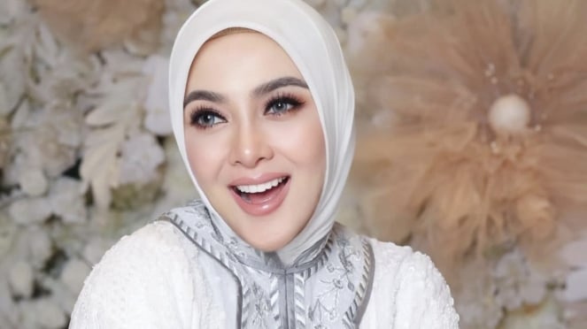 Syahrini.