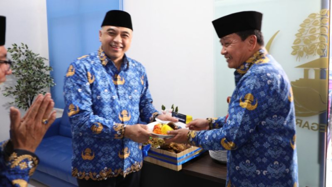Zaki iskandar dan Sekda Pemkab Tangerang Mochamad Maesyal Rasyid (kanan).