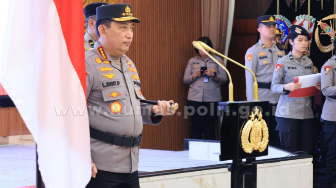 Kapolri Naikkan Pangkat 17 Pati dan Pamen Polri