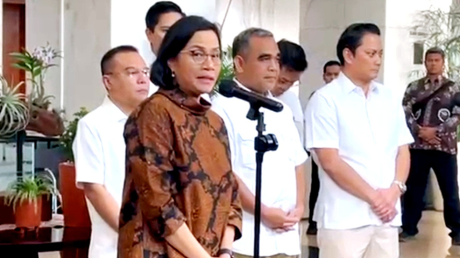 Menteri Keuangan, Sri Mulyani Indrawati dan jajarannya, dalam konferensi pers usai menerima kunjungan Tim Gugus Tugas Sinkronisasi di kantor Kemenkeu, Jakarta, Jumat, 31 Mei 2024